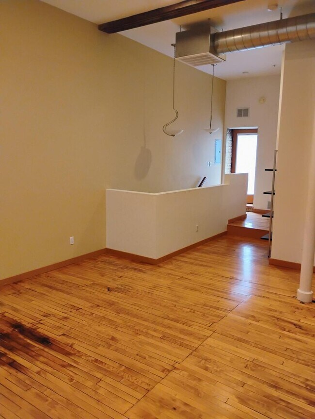 Photo - 1 BEDROOM 1.5 BATH IN DOWNTOWN CHAMPAIGN Condo