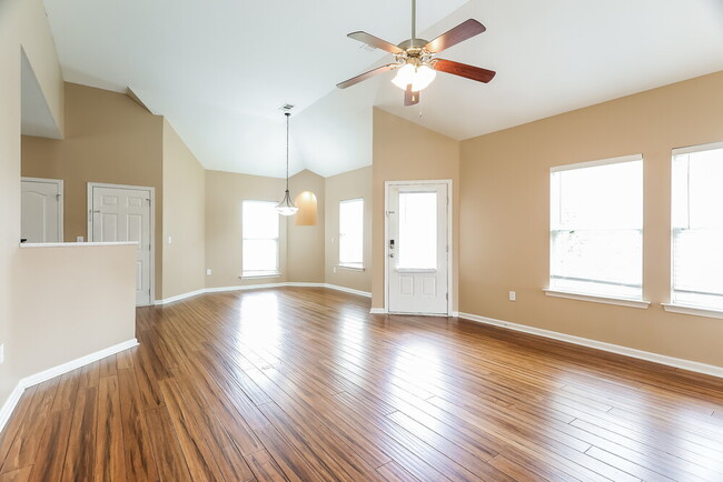 Photo - 4624 Rosser Loop Dr