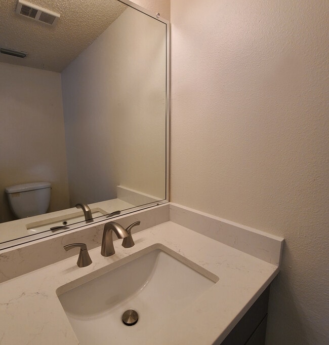 Downstares Bathroom - 3960 Oak Trail Run