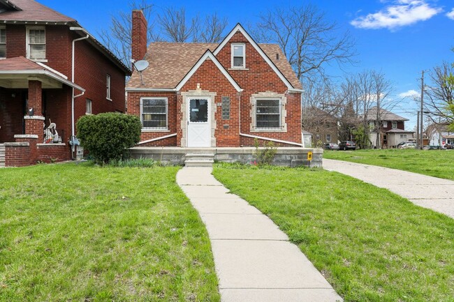 Building Photo - 159 Winona St
