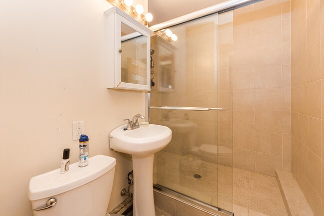 Photo - 200 Calumet St