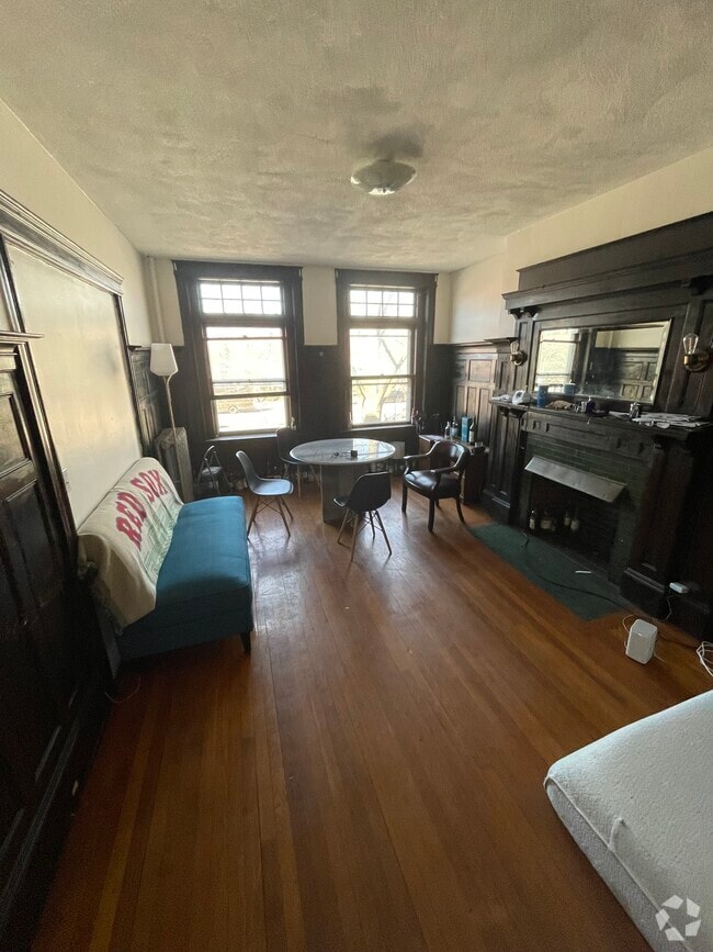 Building Photo - 1905 Beacon St Unit 2F Rental