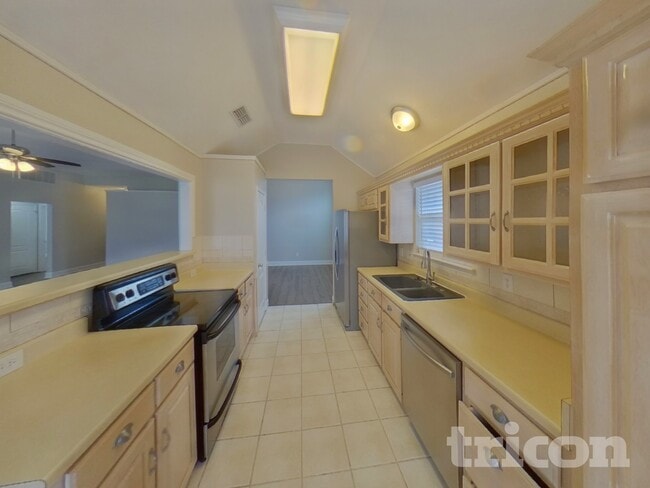 Photo - 709 Flagstone Way