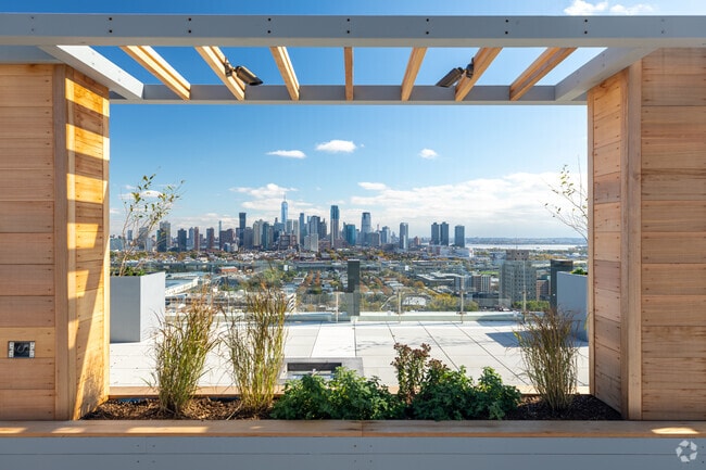 Rooftop Lounge - 55 Jordan