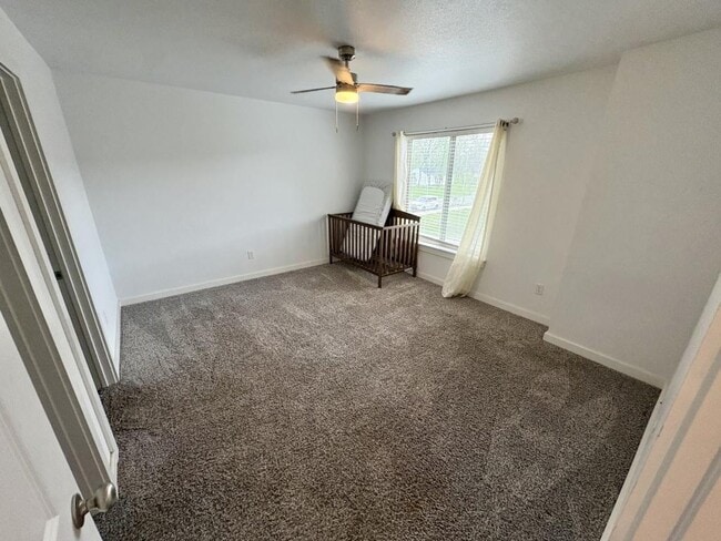 Photo - 628 N College St