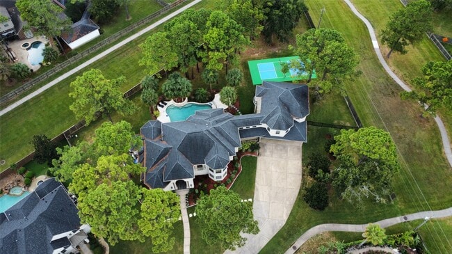 Building Photo - 600 Royal Oaks Dr