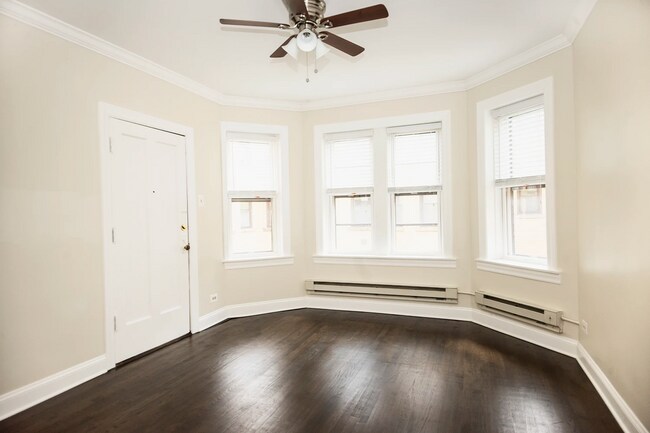 Photo - 3821 N Greenview Ave