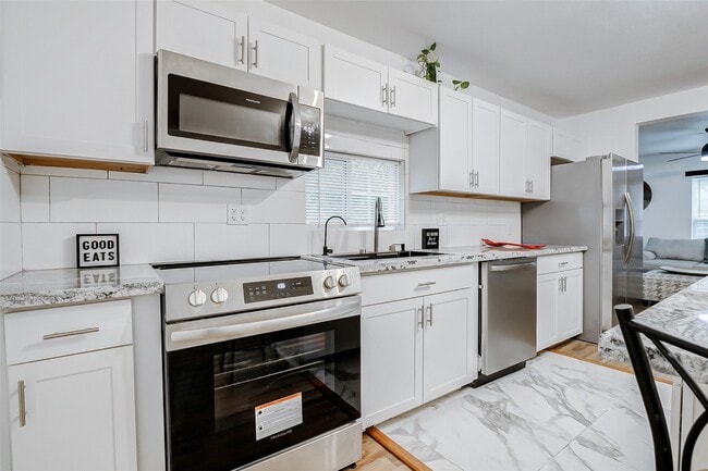 Building Photo - 706 Beaumont St