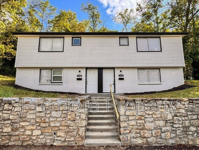Building Photo - 1335 N 47th St Rental