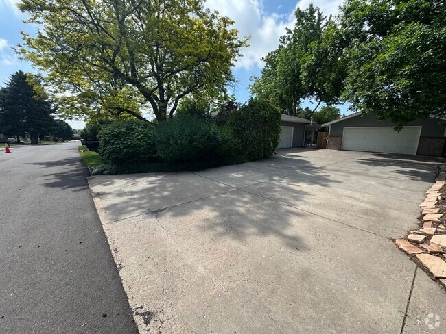 Building Photo - Charming Basement for Rent in the Heart of... Rental