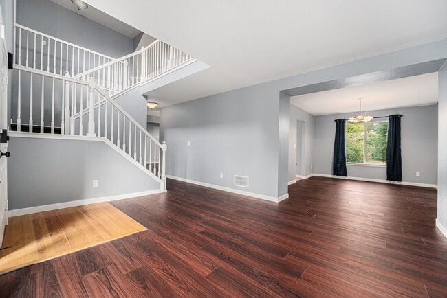 Photo - 608 Bentley Pl