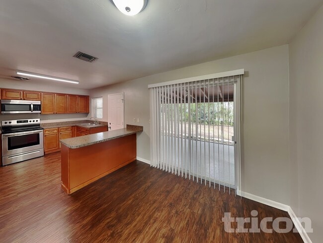 Photo - 1481 Falmouth Ave