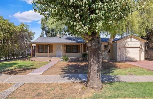 Photo - 1204 E Sequoia Ave House