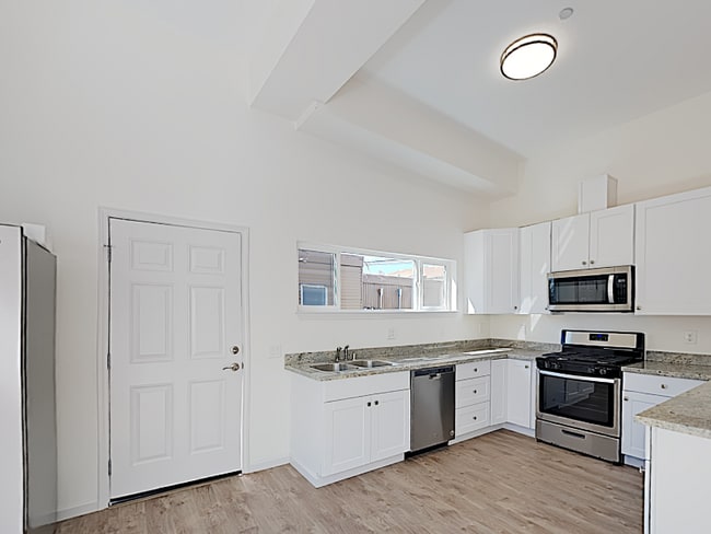 Building Photo - 2071 15th Ave Rental