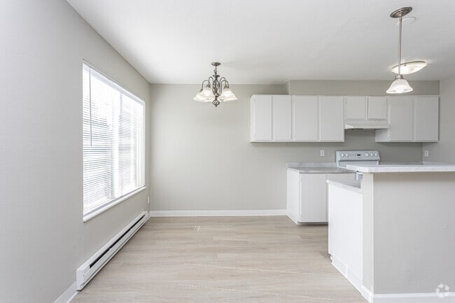 2BR, 2BA - 950SF - Dining Room