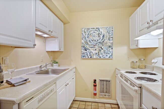 Photo - 2310 Ashmead Pl NW Unit 6