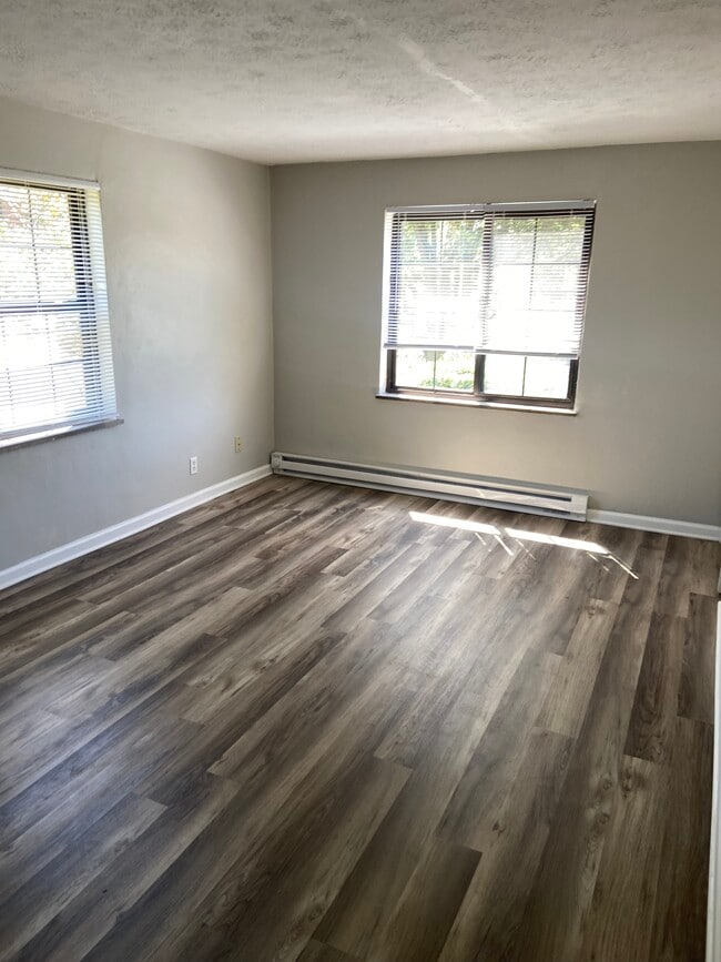 Building Photo - 557 Telford Ave Unit B Rental