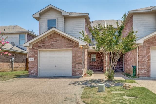 Building Photo - 2326 Kingsway Dr