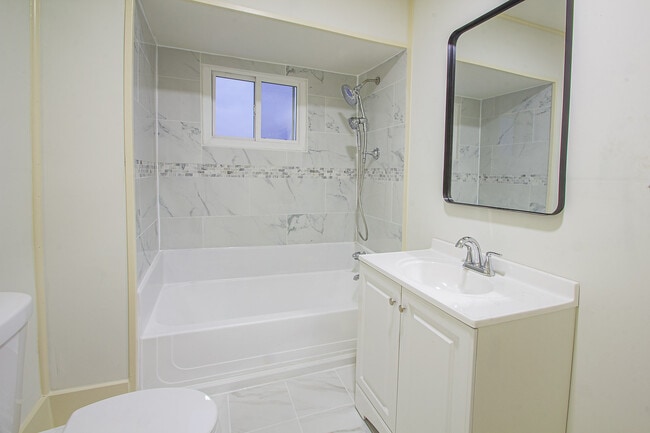 Photo - 206 Center St