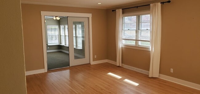 Photo - 4 bd, 2 ba, old SW Columbia, corner lot, great shape, fenced, hardwoods, W/D