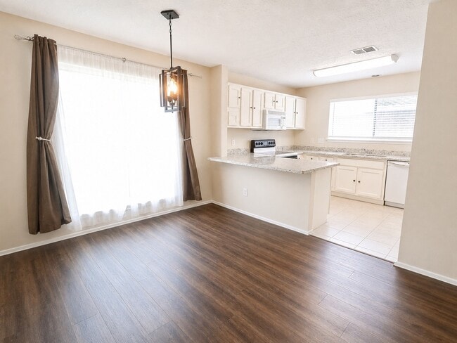 Photo - 2506 Radcliffe Dr