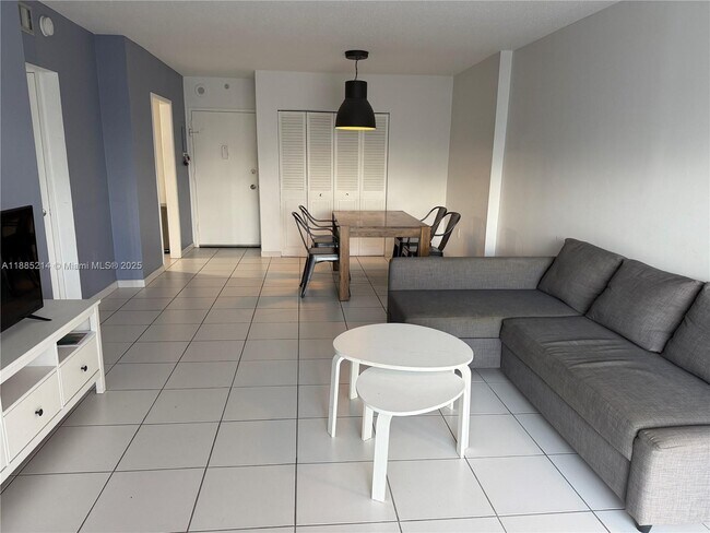 Building Photo - 400 Kings Point Dr Unit 1026