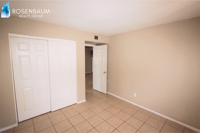 Photo - 2747 E Chipman Rd Unidad 2