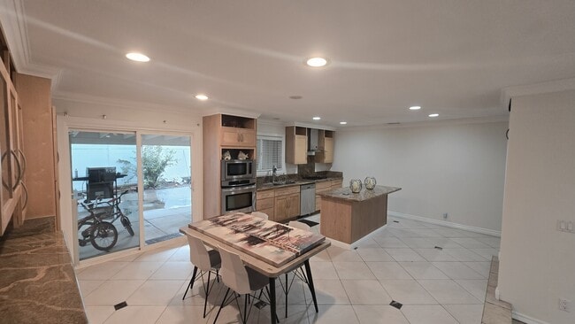 Photo - 2744 E Bennett Ave