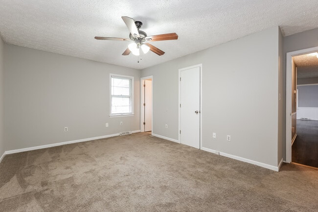 Photo - 202 Evergreen St