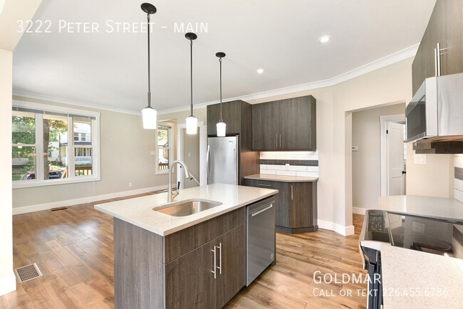 Photo - 2 bedroom Plus Den, 2 Bath with fireplace and high end appliances Unit main