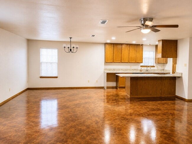 Photo - 2525 N Spruce Ave