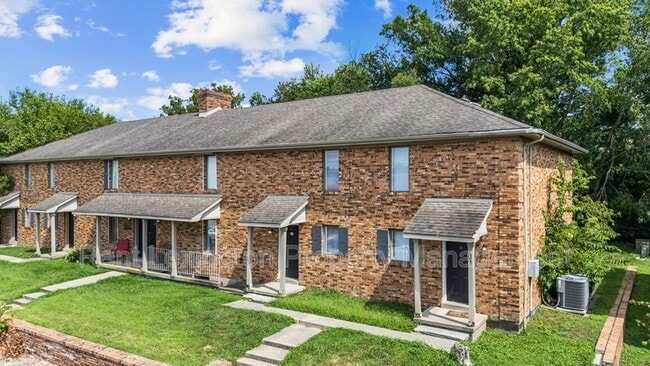 Photo - 1649 Foxhaven Dr House