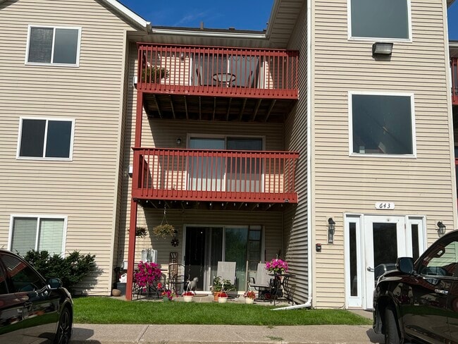 Unidad con patio/salida al exterior - 643 E 46th St Unidad 4600 Grand Ave B5 Rental