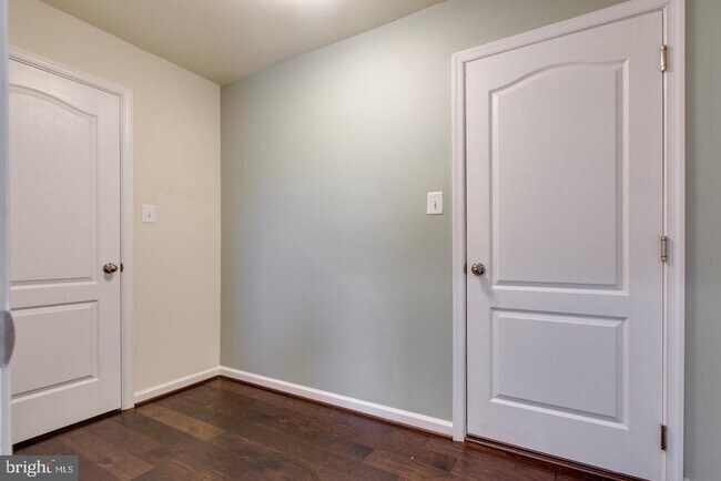 Photo - 7201 Thackley Way