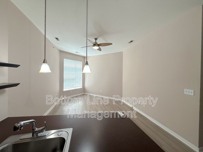 Photo - 2125 Southend Dr Unidad 245