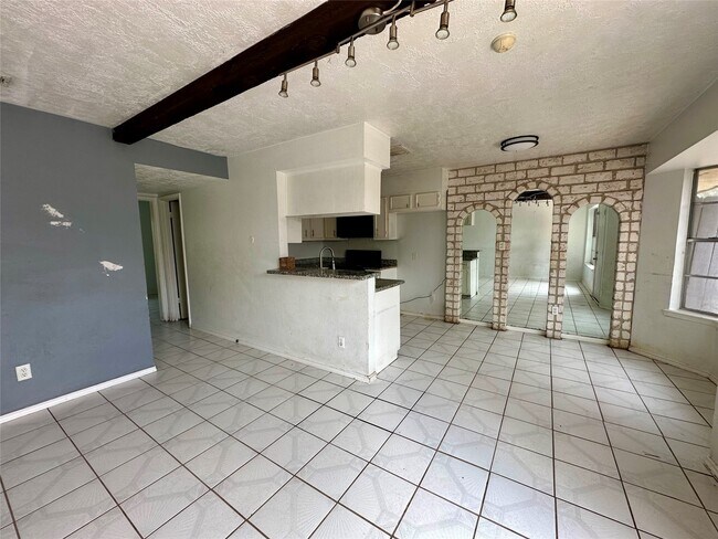 Photo - 13517 Castilian Dr Unidad 1
