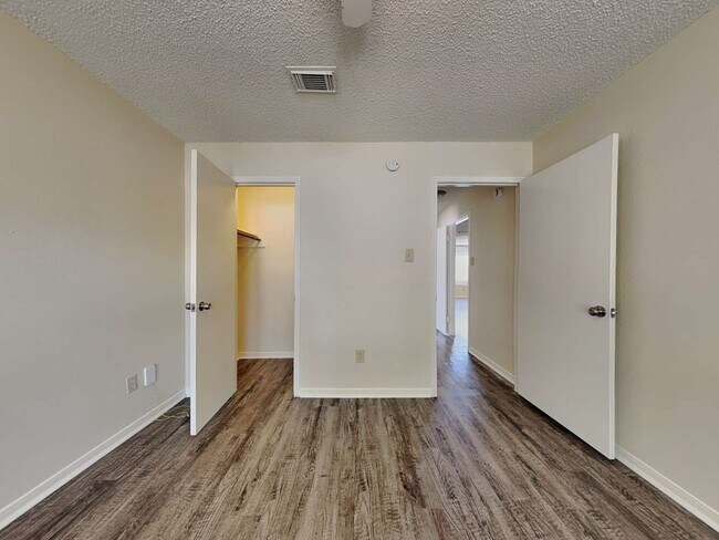 Photo - 6946 Maple Fox Dr