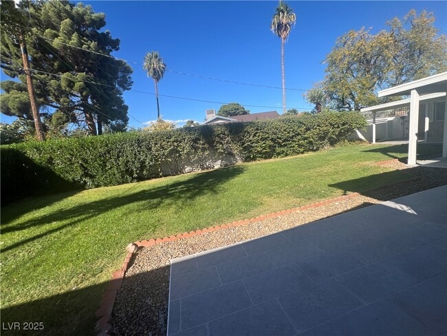 Photo - 1650 Waldman Ave