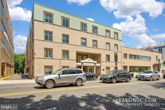 Building Photo - 2141 Wisconsin Ave NW Unit #D2