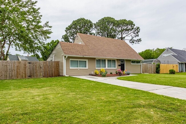 Building Photo - Norfolk Updated Home