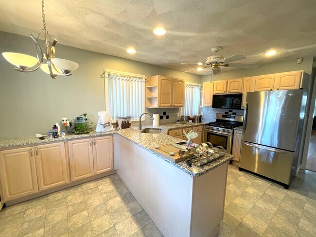 Building Photo - 112 Boston Ave Unit 1