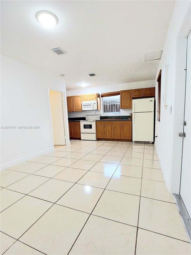 Building Photo - 3941 E 9th Ln Unit 0
