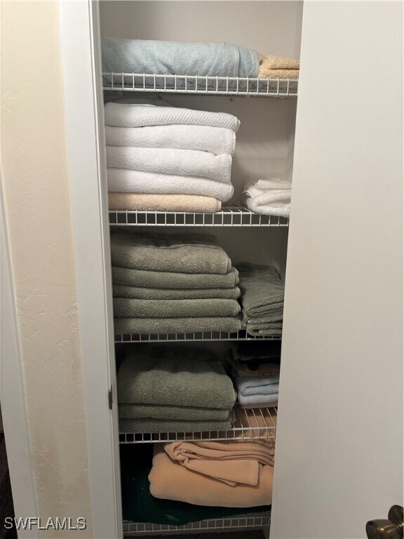 Building Photo - 4500 SE 5th Pl Unit 106