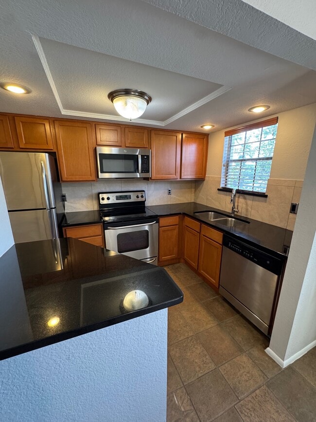 Building Photo - 1500 Gay Rd Unit 1D