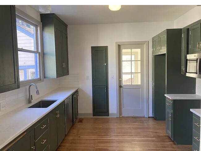 Photo - 470 W Broadway Unidad Apt A