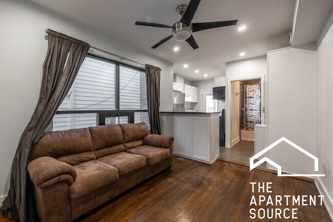 Photo - 3716 W Belmont Ave Unidad 1S