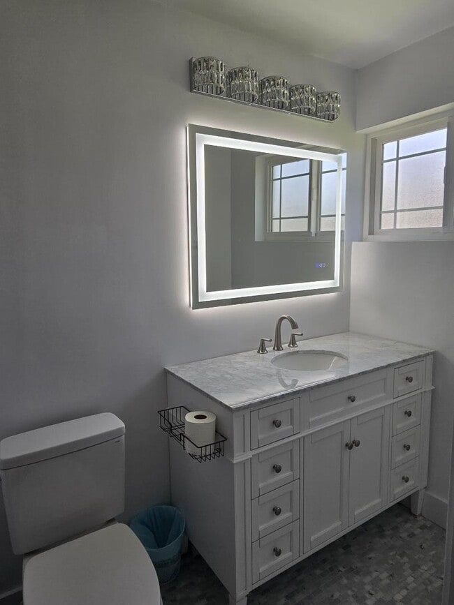 Photo - 1916 W Cambridge Ave