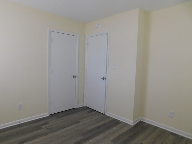 Building Photo - 416 E 19th St