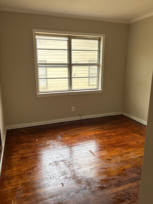 Photo - 916 Greenwood St