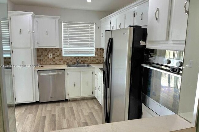 Photo - 609 S State Rd 7 Unidad 2D